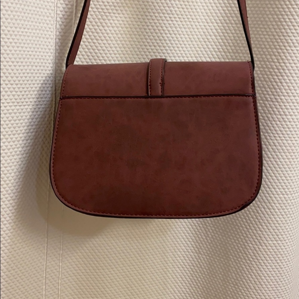 Burgundy purse with gold detail - Picture 5 of 5